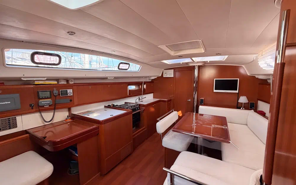 slider 16 Beneteau Oceanis 43