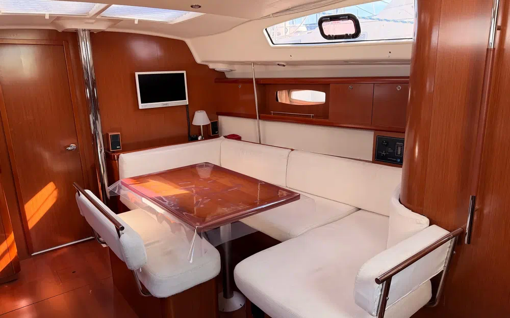 slider 18 Beneteau Oceanis 43