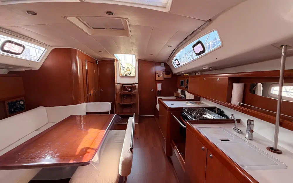 slider 22 Beneteau Oceanis 43