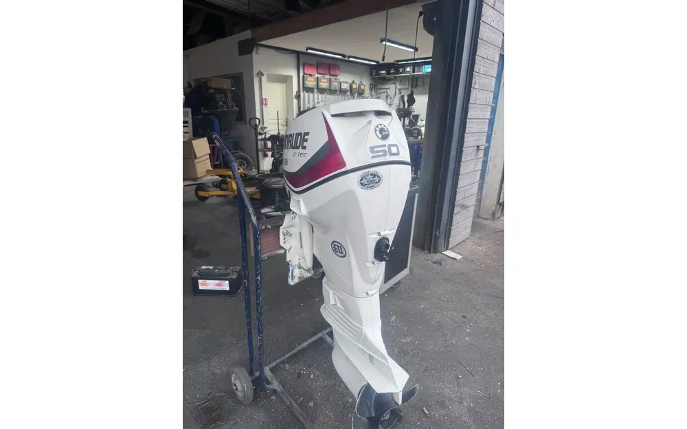 slider 1 EVINRUDE 50cv