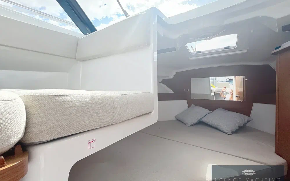 slider 11 Beneteau Antares 780 HB