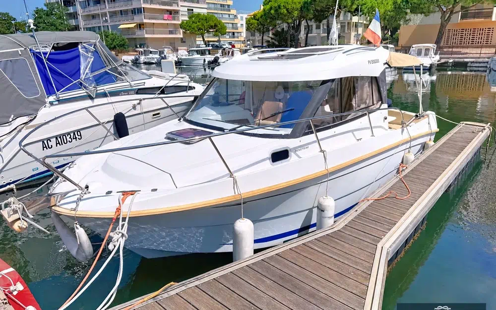 slider 1 Beneteau Antares 780 HB