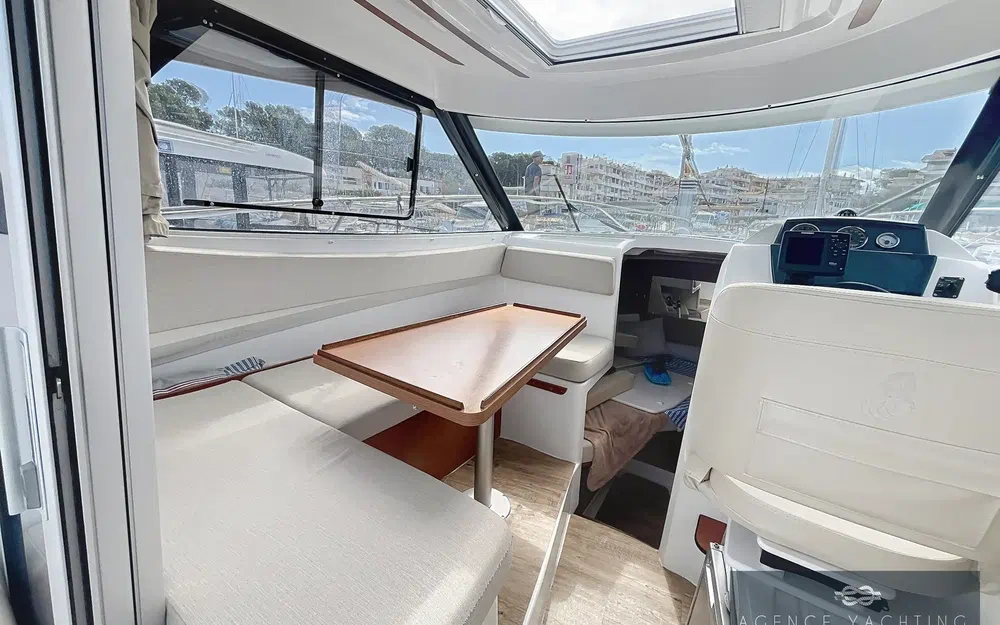 slider 3 Beneteau Antares 780 HB