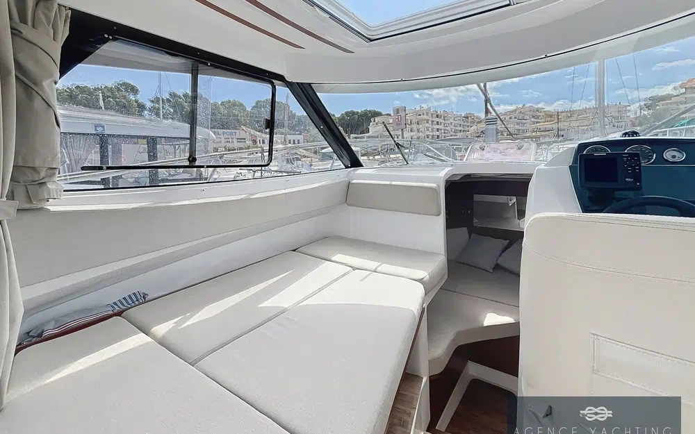 slider 4 Beneteau Antares 780 HB