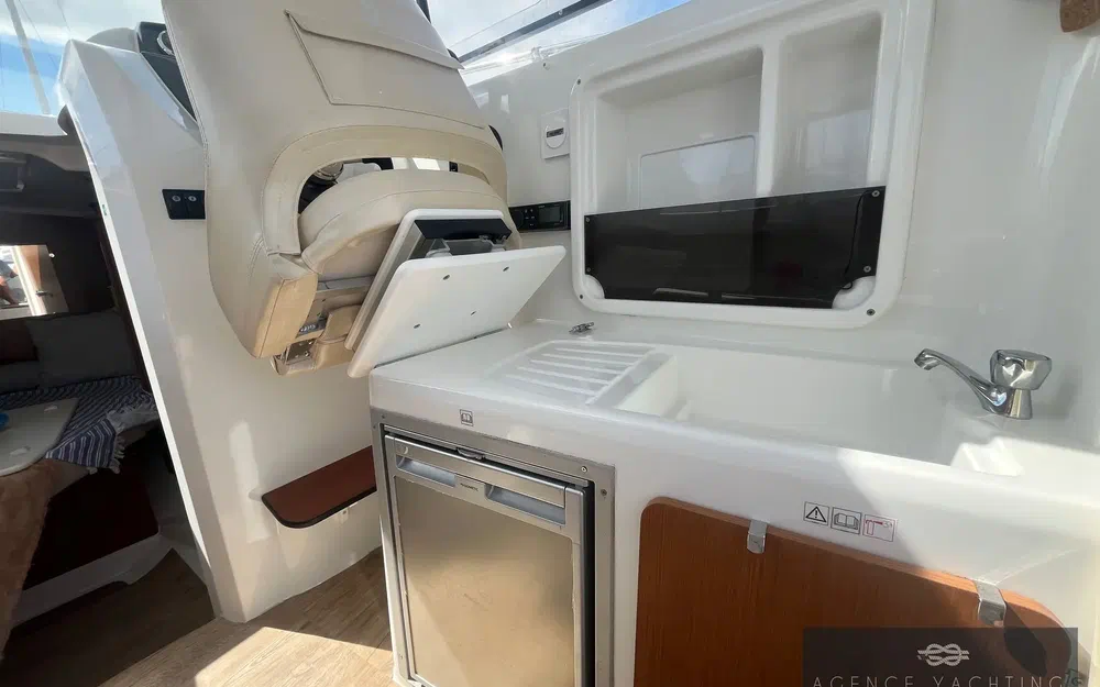 slider 8 Beneteau Antares 780 HB