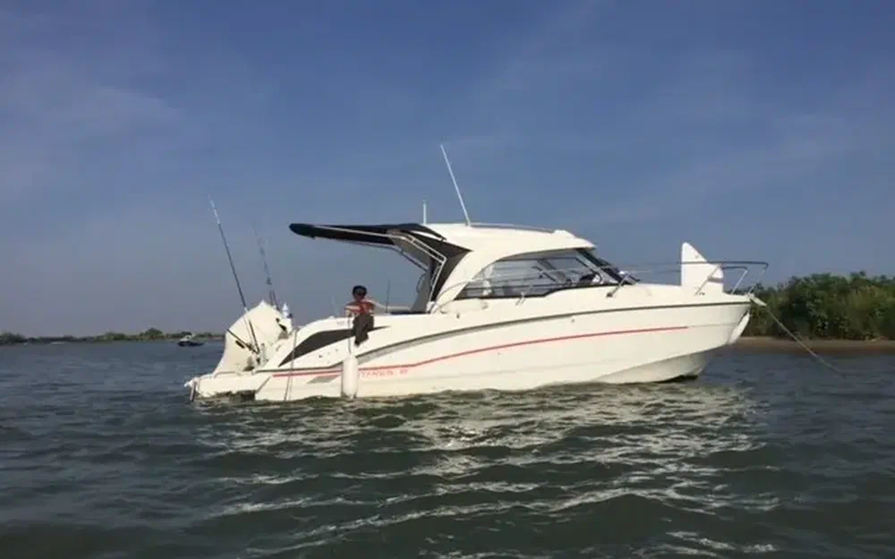 slider 0 Beneteau Antares 8 OB