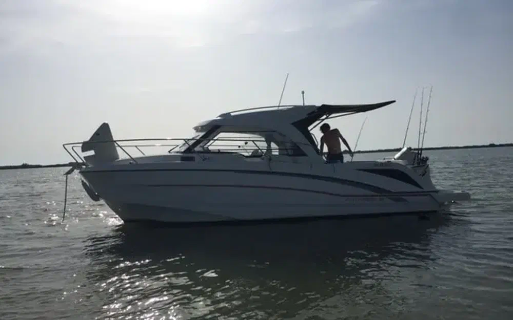 slider 1 Beneteau Antares 8 OB