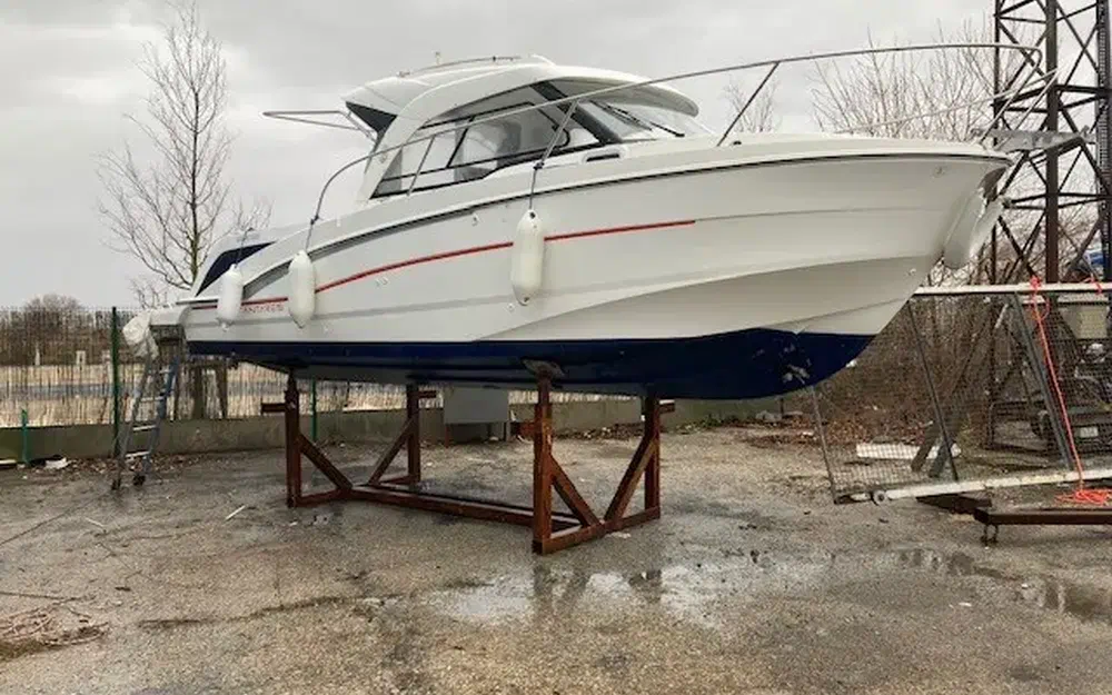 slider 2 Beneteau Antares 8 OB