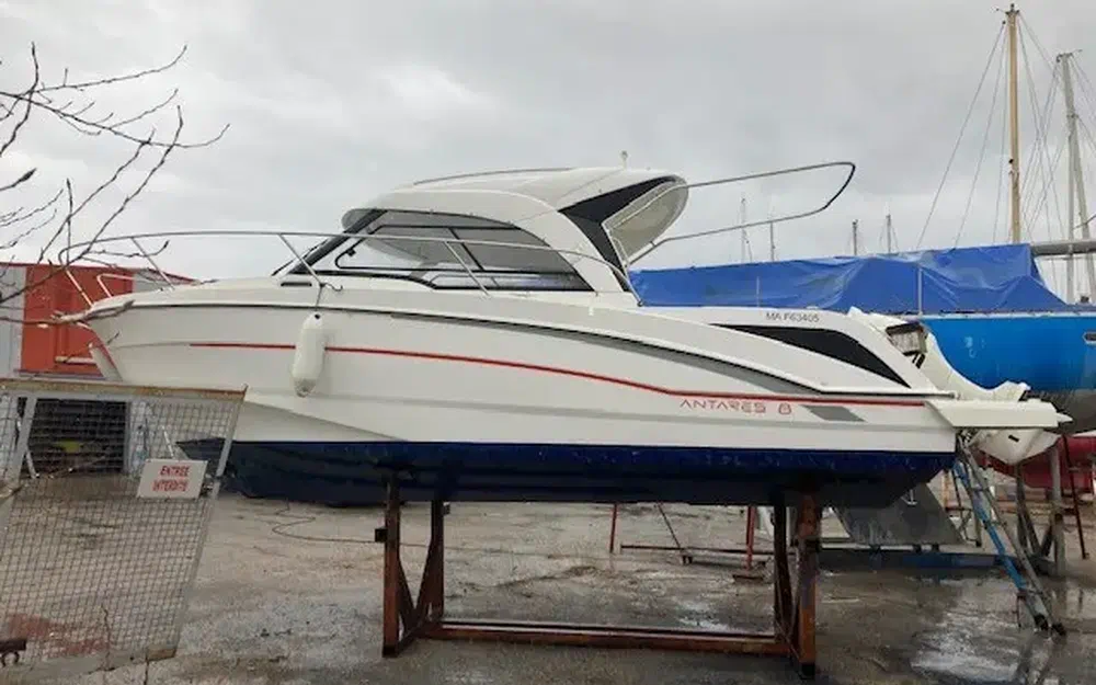 slider 3 Beneteau Antares 8 OB