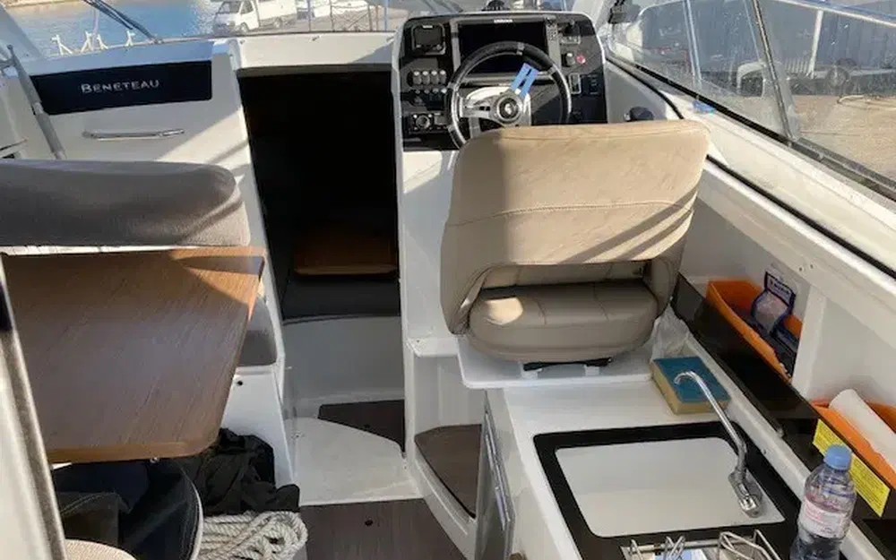 slider 5 Beneteau Antares 8 OB