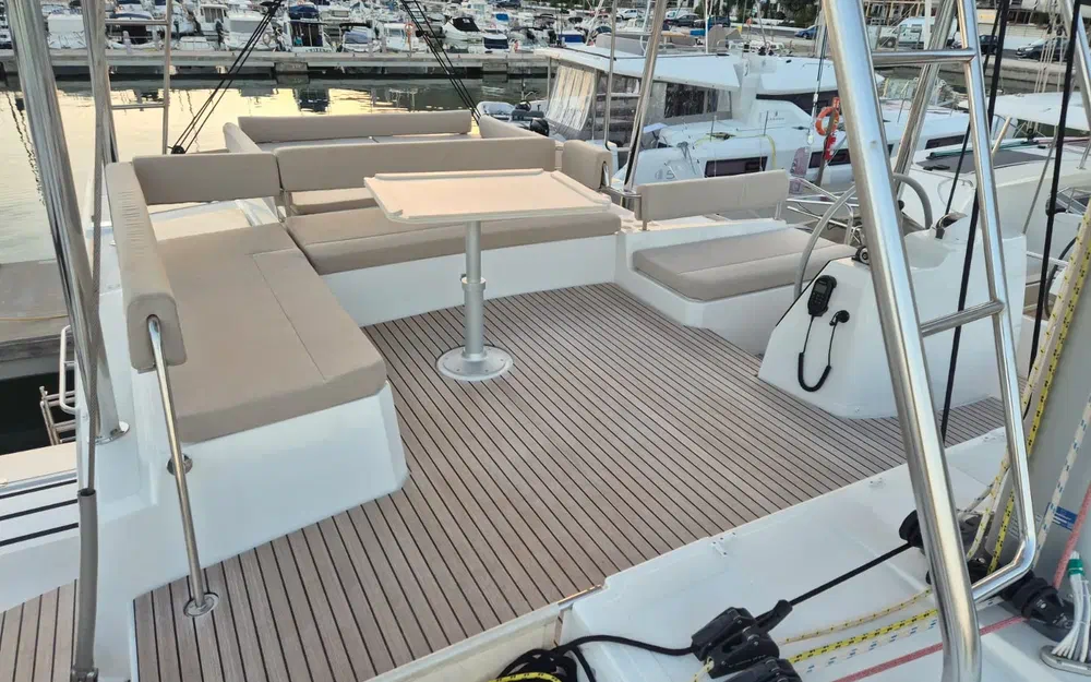 slider 21 Bali Catamarans 4 6 OPEN SPACE-TITAN III