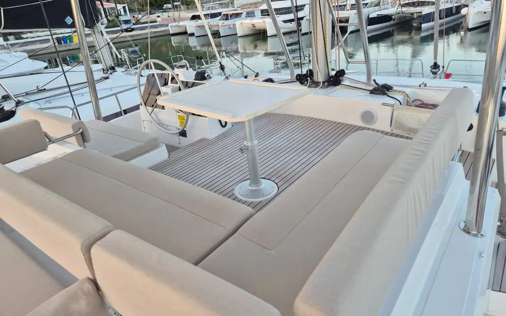 slider 23 Bali Catamarans 4 6 OPEN SPACE-TITAN III