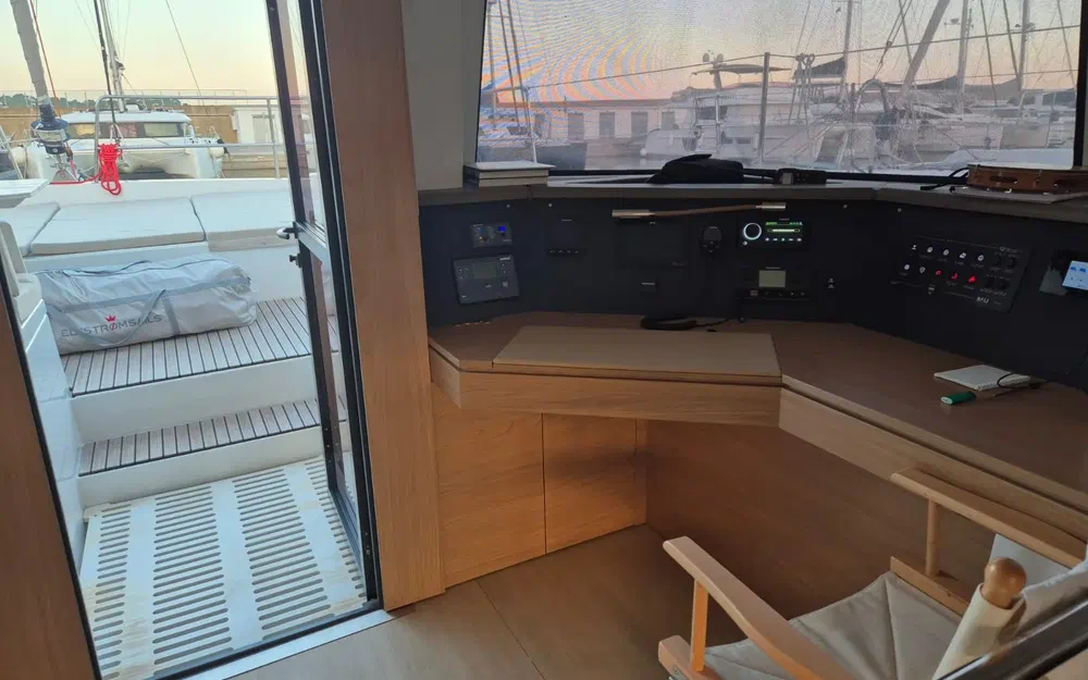 slider 28 Bali Catamarans 4 6 OPEN SPACE-TITAN III