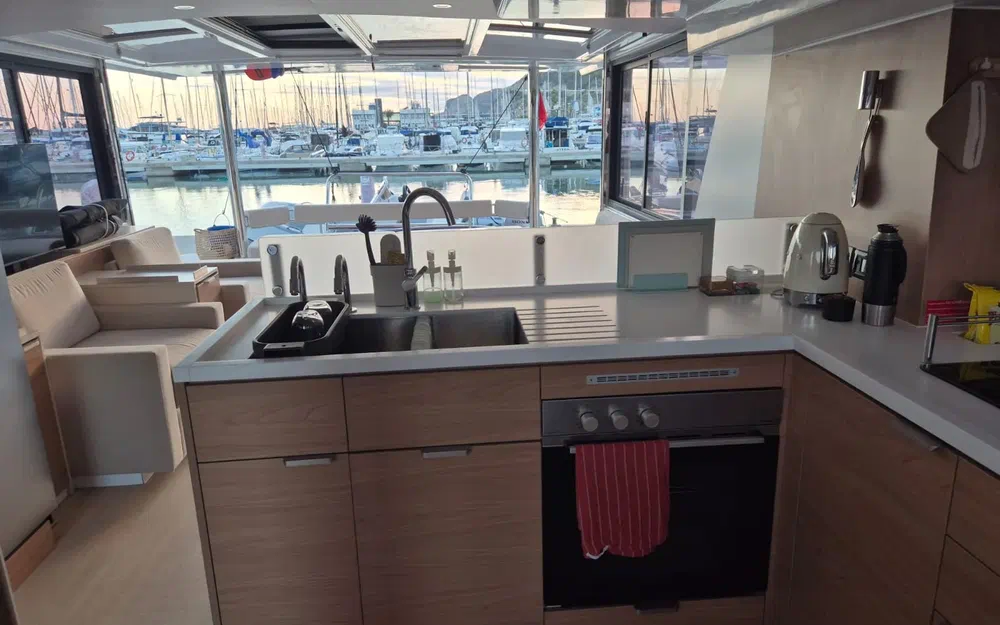 slider 31 Bali Catamarans 4 6 OPEN SPACE-TITAN III