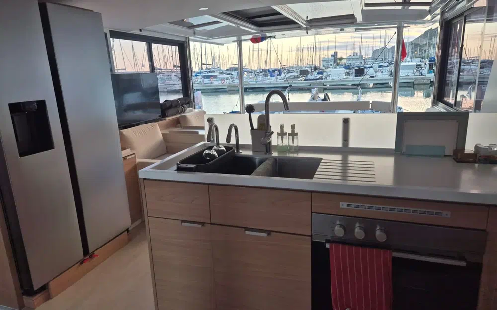 slider 32 Bali Catamarans 4 6 OPEN SPACE-TITAN III