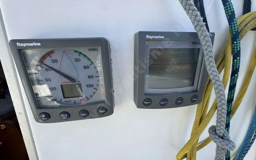slider 12 Beneteau First 260 Spirit