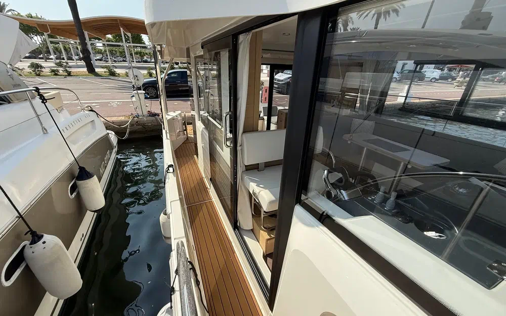slider 17 Beneteau Swift Trawler 41 Fly