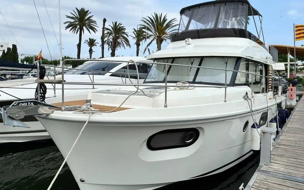 slider 1 Beneteau Swift Trawler 41 Fly