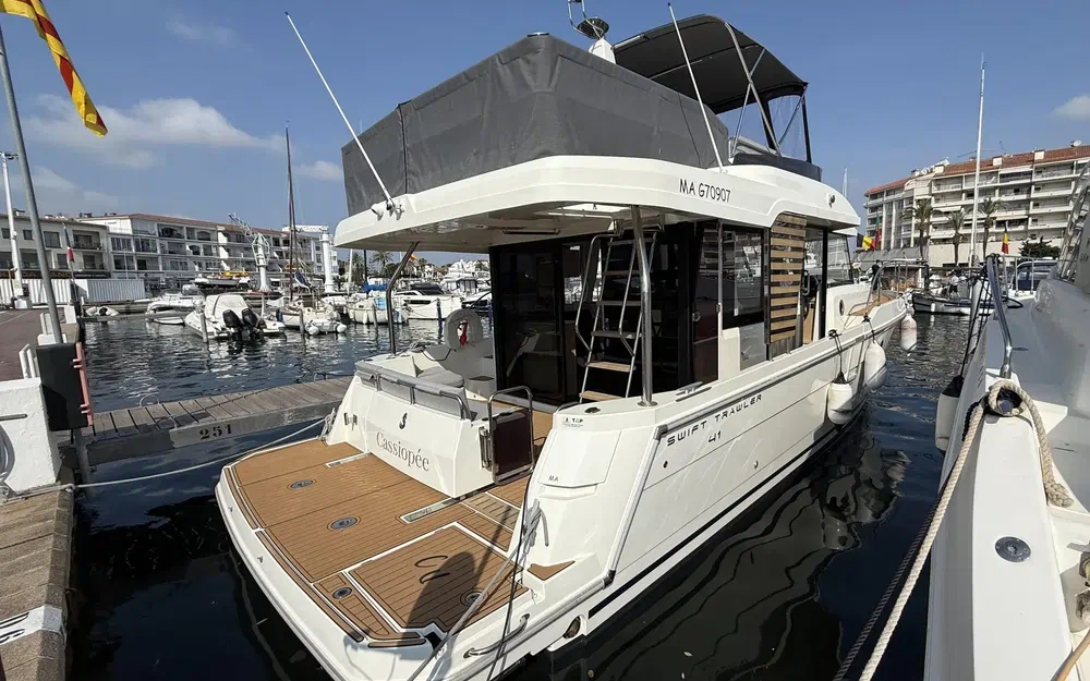 slider 4 Beneteau Swift Trawler 41 Fly