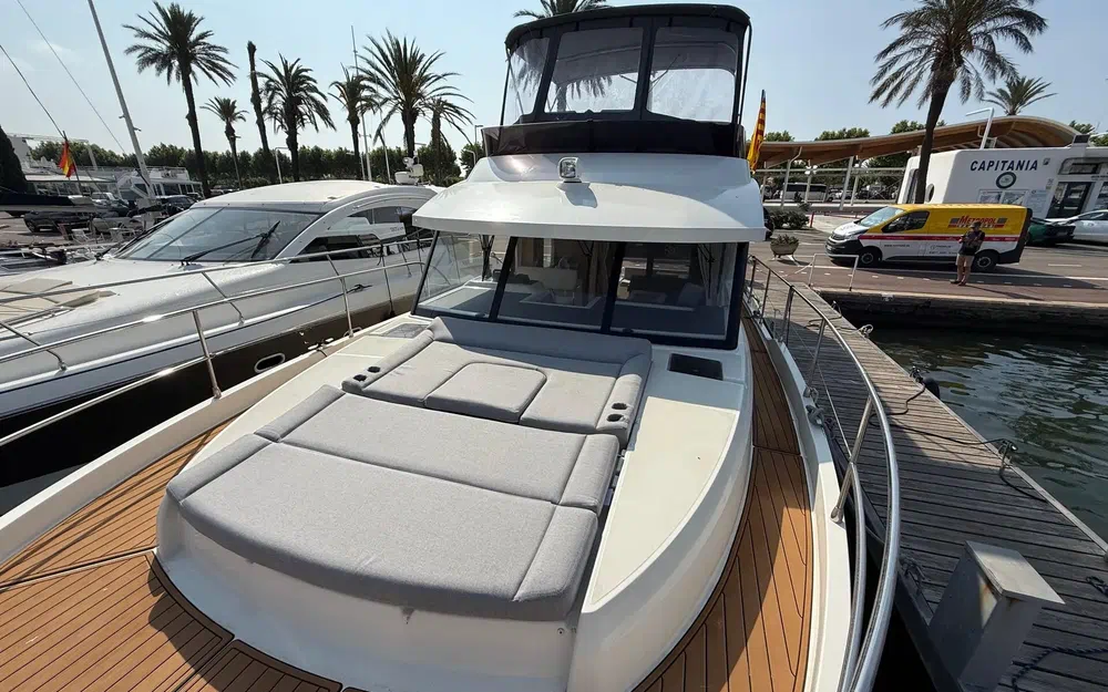 slider 6 Beneteau Swift Trawler 41 Fly