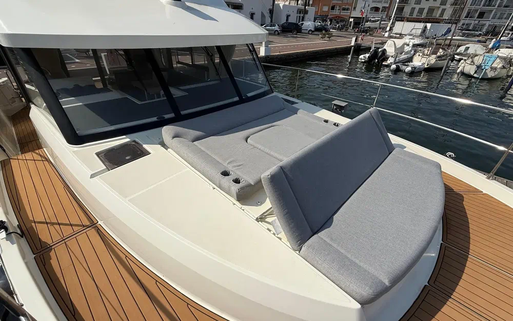 slider 7 Beneteau Swift Trawler 41 Fly