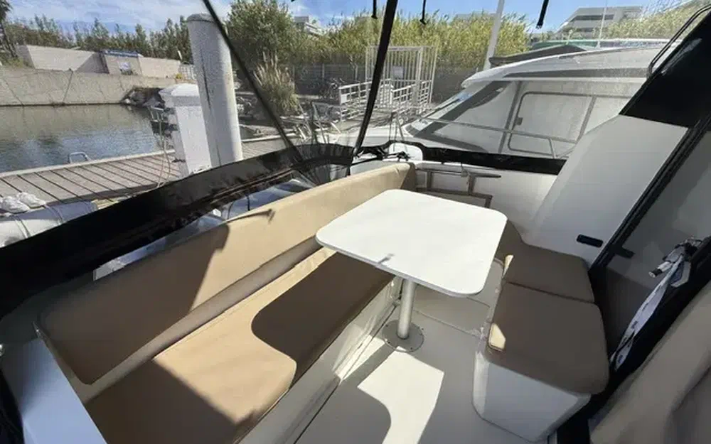 slider 5 Jeanneau Merry Fisher 855