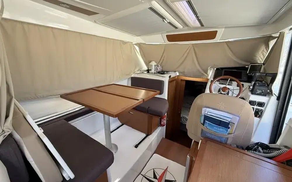 slider 6 Jeanneau Merry Fisher 855