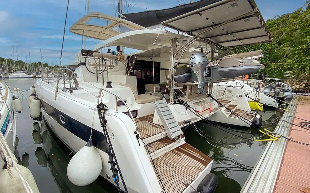slider 1 Lagoon 42