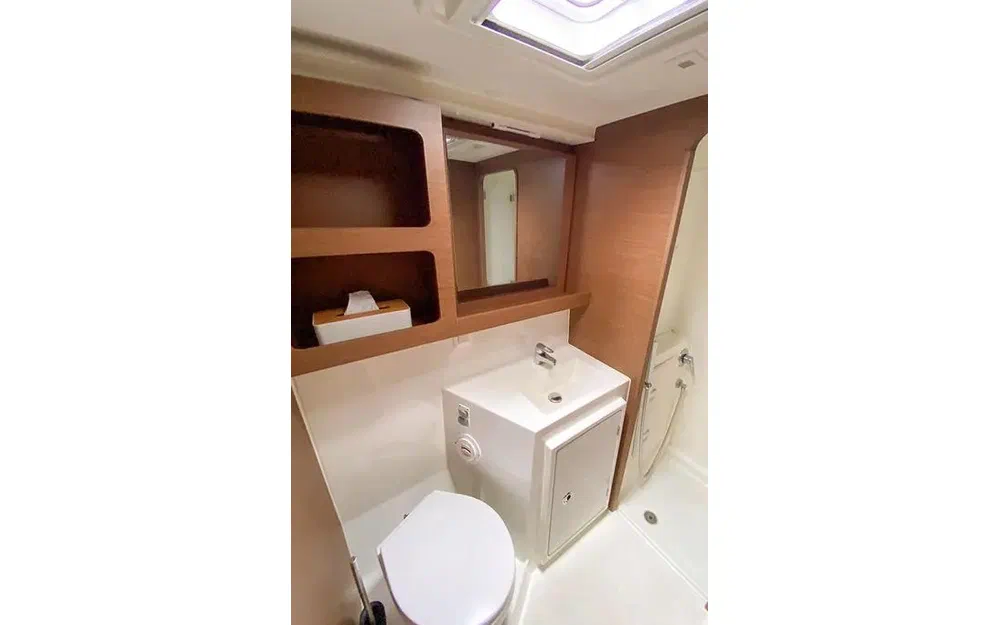 slider 32 Lagoon 42