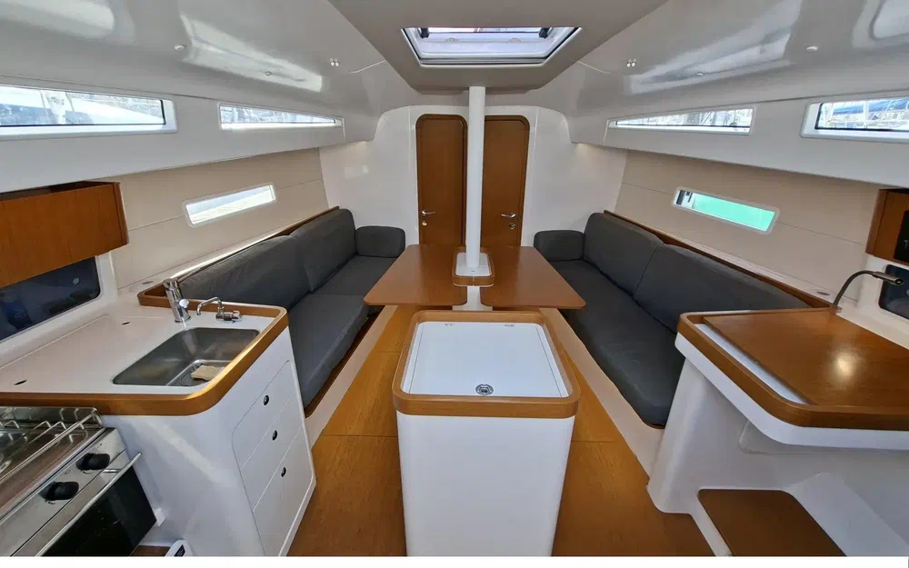 slider 1 Beneteau First 36