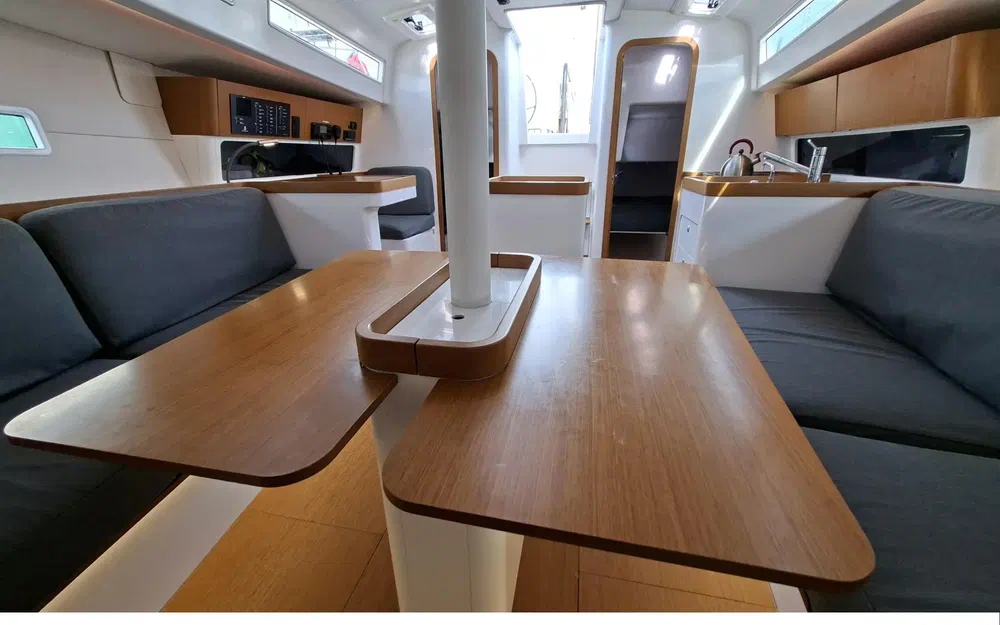 slider 5 Beneteau First 36