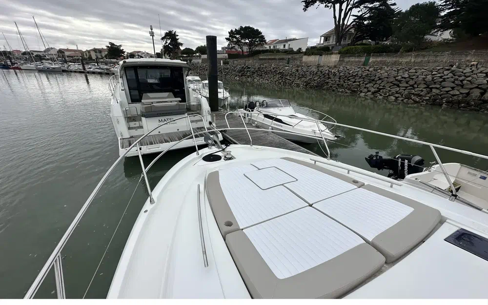slider 23 Jeanneau Leader 46