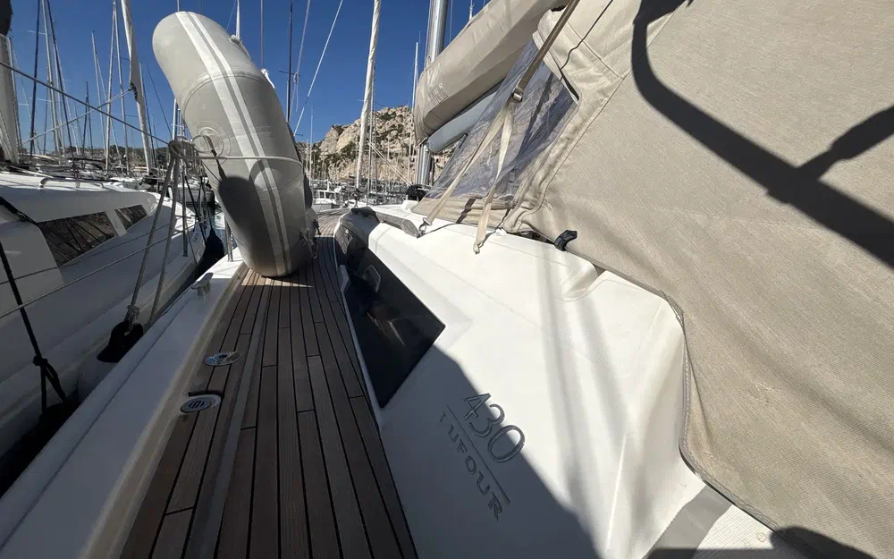 slider 5 Dufour 430 Grand Large