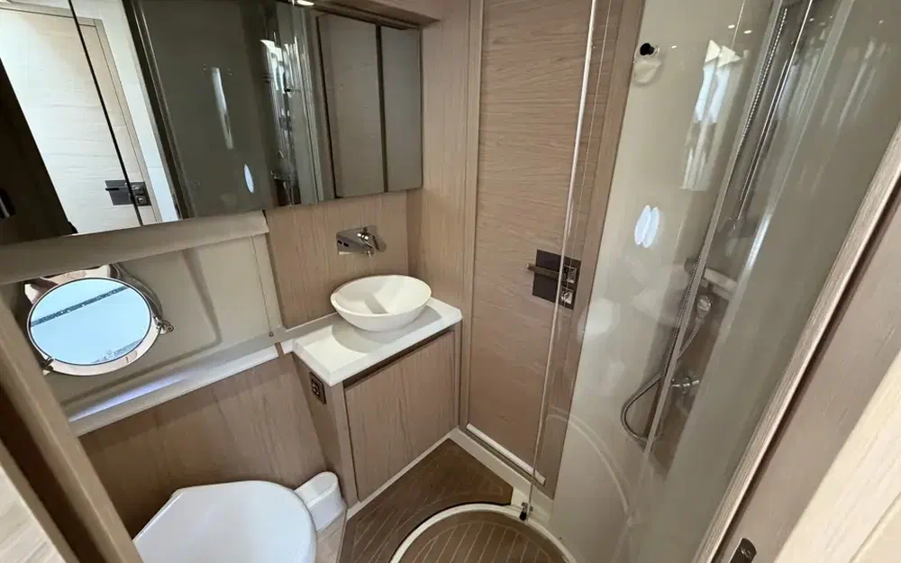 slider 42 Beneteau Monte Carlo 5 S