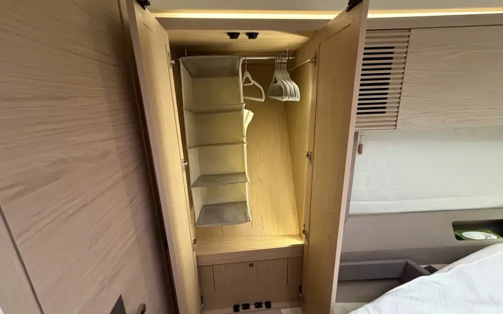 slider 43 Beneteau Monte Carlo 5 S