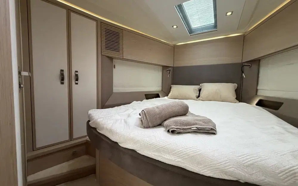 slider 44 Beneteau Monte Carlo 5 S