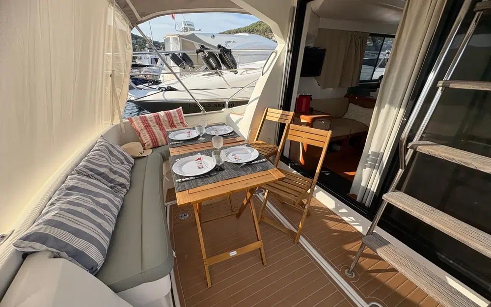 slider 1 Beneteau Antares 36 Classic