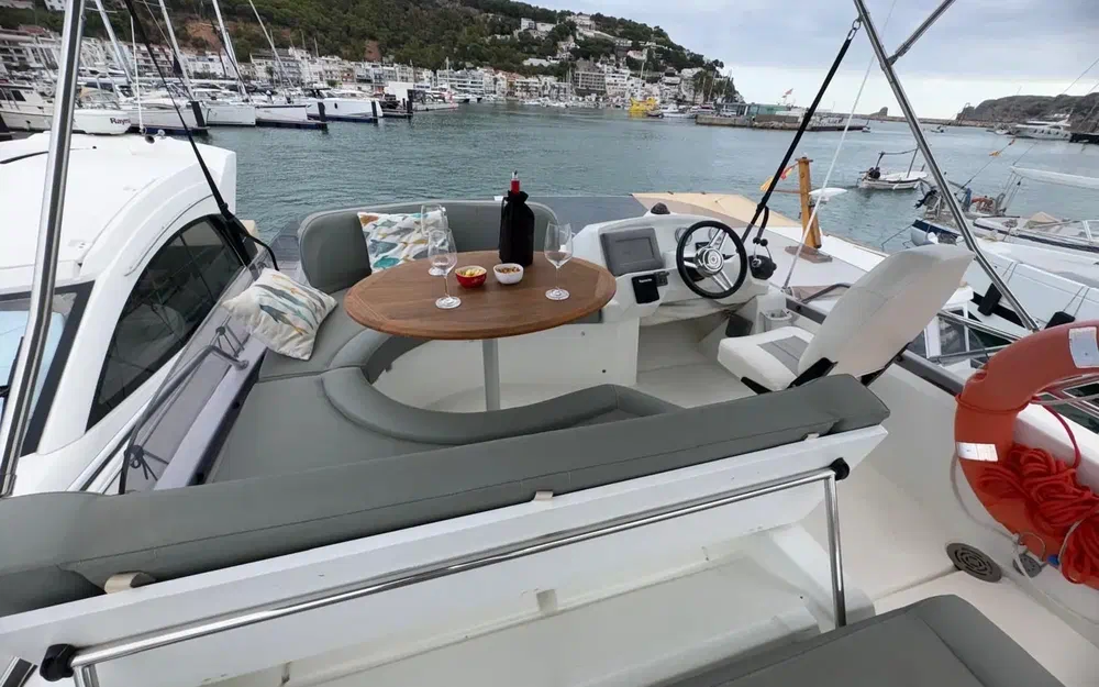 slider 6 Beneteau Antares 36 Classic