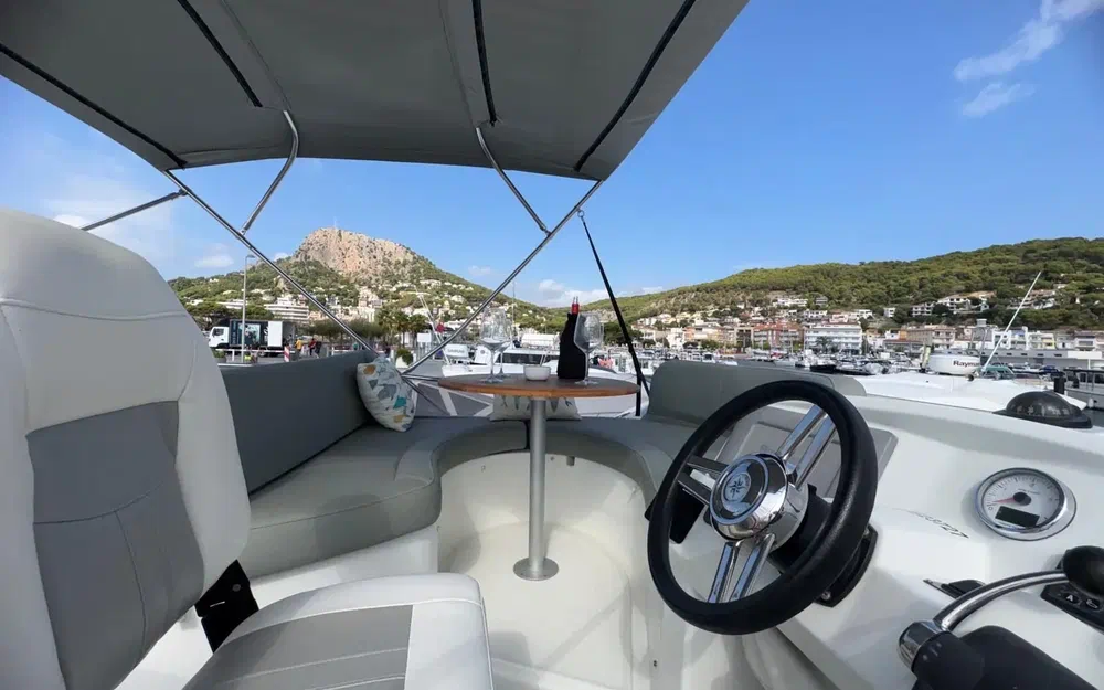 slider 7 Beneteau Antares 36 Classic