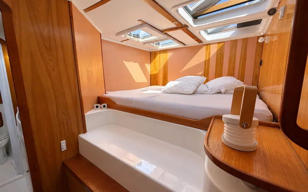 slider 24 Charter Cats Prowler 48