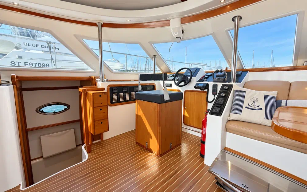 slider 16 Charter Cats Prowler 48