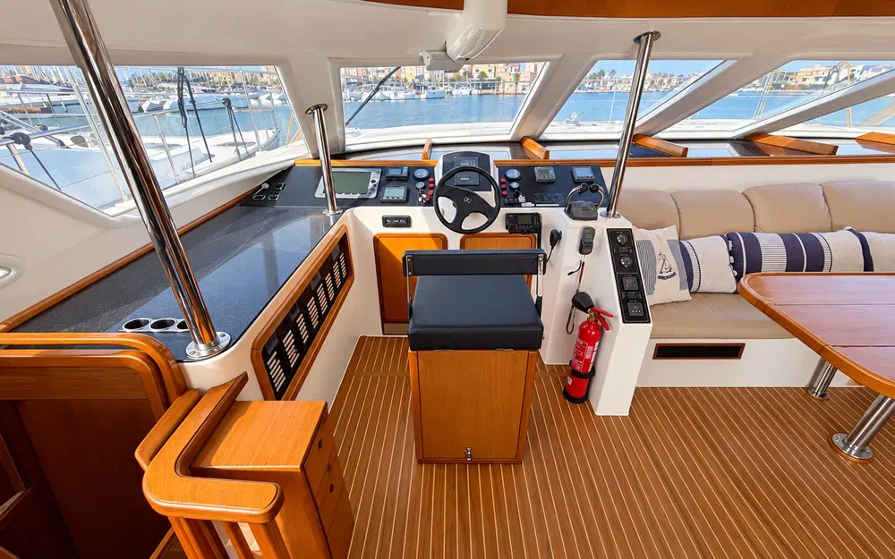 slider 17 Charter Cats Prowler 48