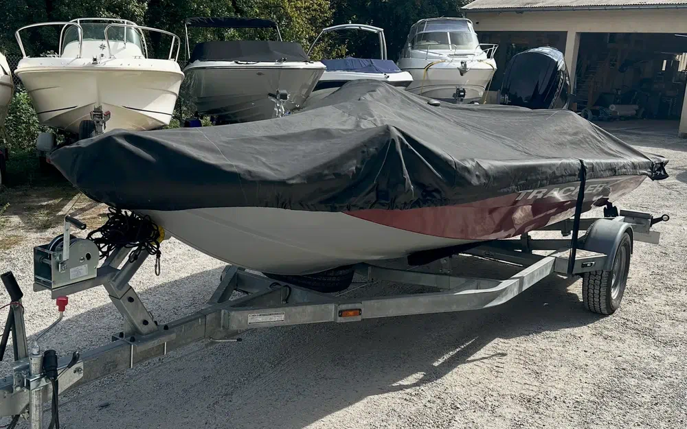 slider 8 Tracker Pro Team 175