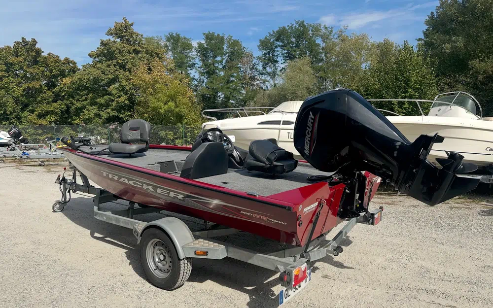 slider 1 Tracker Pro Team 175