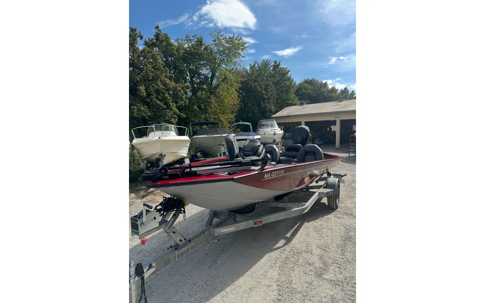 slider 0 Tracker Pro Team 175