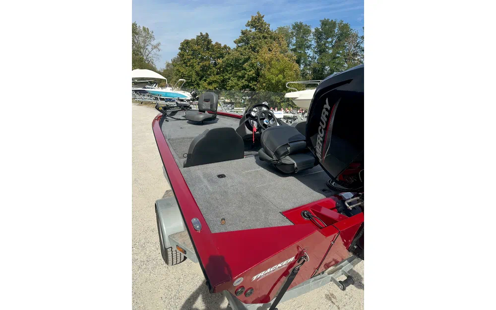 slider 2 Tracker Pro Team 175