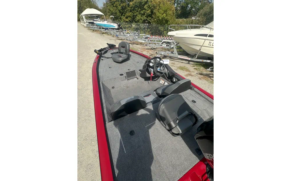 slider 3 Tracker Pro Team 175