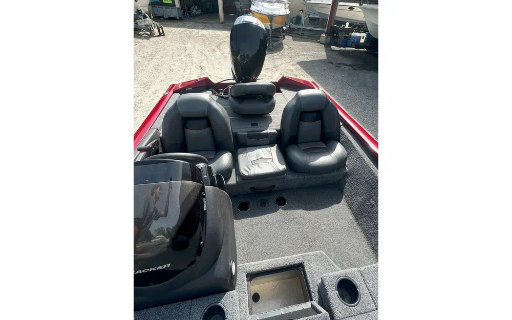 slider 5 Tracker Pro Team 175
