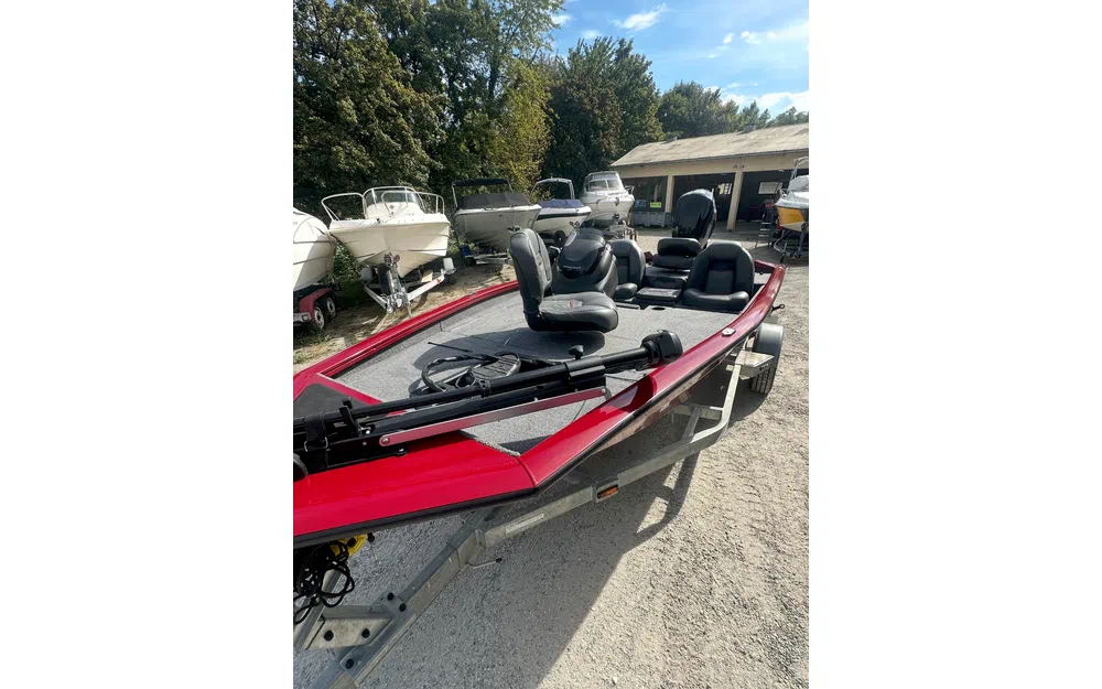 slider 7 Tracker Pro Team 175