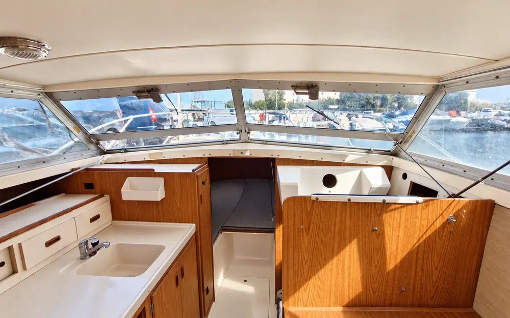 slider 8 Bertram 28 Flybridge
